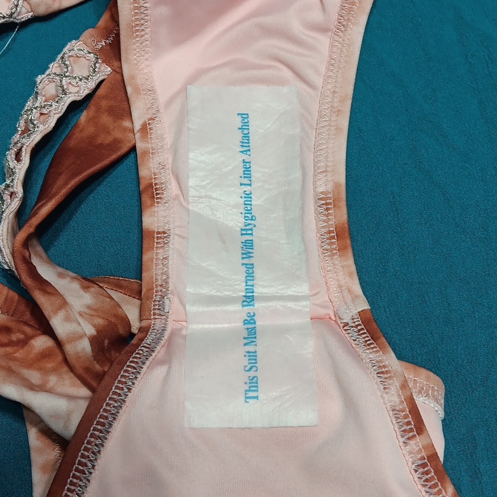Bikini - Picture 5 of 8
